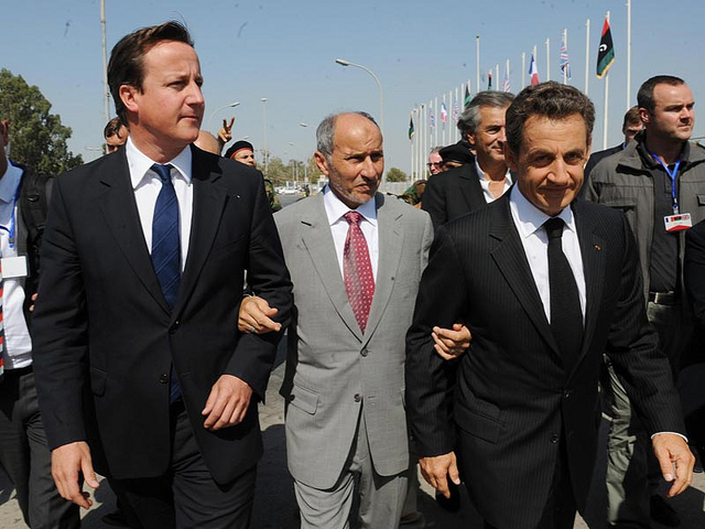 Nicolas Sarkozy et David Cameron à Tripoli avec Mustapha Abdeljalil. D. R.